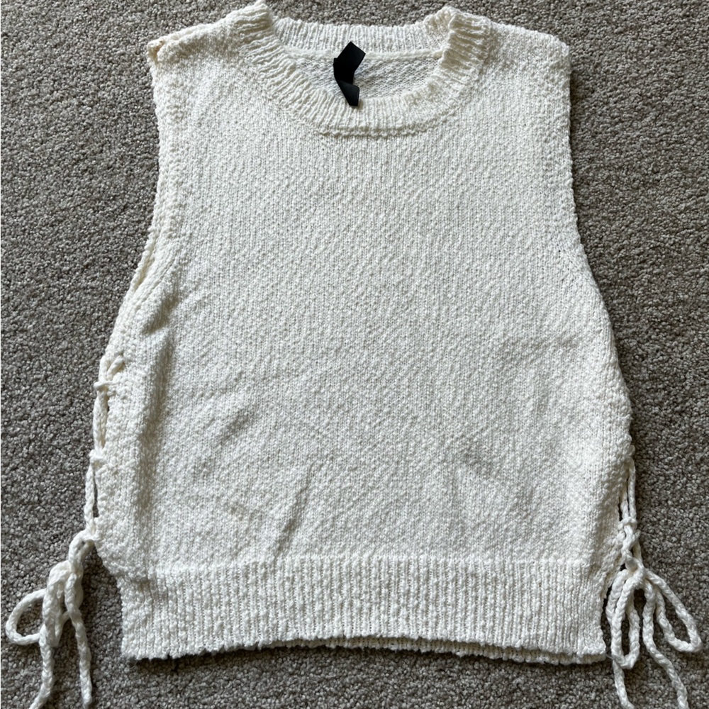 White knit tank top